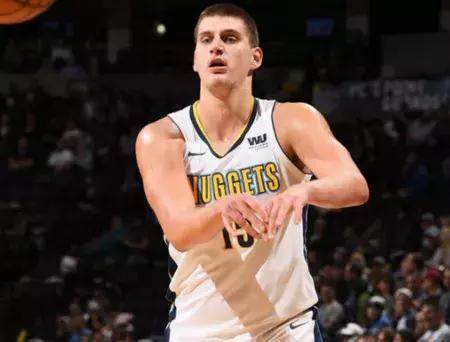 分析人士指 分析人士指