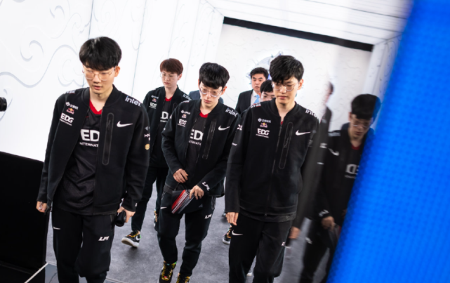 在全球树立 在全球树立